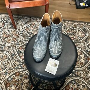 Women’s size 9 Gray Embroidered Leather Boots